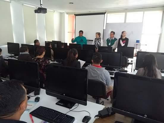 Acreditan mil mujeres curso de “Computación Básica” en la capital